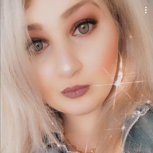 Meet your Posher, Damira